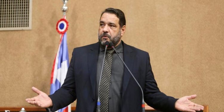 Alan Sanches critica Governo ‘por deixar de aplicar quase R$ 300 milhões no combate à fome’