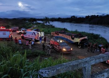 Ônibus capota próximo ao Rio Pardo e deixa cinco mortos na BA 270, entre Itapetininga a Potiraguá