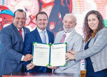 Prefeito de Amargosa participa de lançamento de programa que vai destinar imóveis sem uso da União