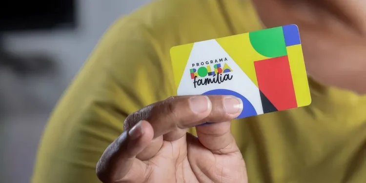 Bolsa Família: Governo Federal prevê revisar dados de 7 milhões de famílias em 2024