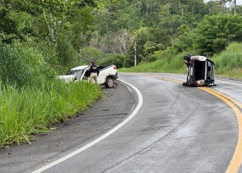 Grave acidente na BR-330 deixa três pessoas feridas na Curva do Engenho, na saída de Ipiaú