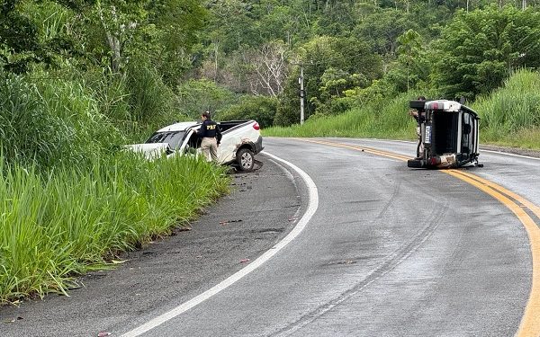 Grave acidente na BR-330 deixa três pessoas feridas na Curva do Engenho, na saída de Ipiaú
