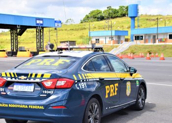 Motociclista bêbado foge de abordagem, faz ultrapassagem proibida e acaba preso na BR 116