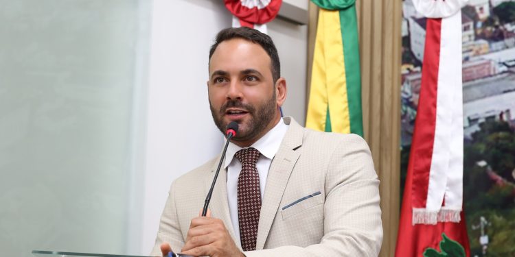 Requerimento do Vereador Alex Moraes solicita reforma e requalificação da Praça JJ. Seabra