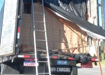 PRF apreende carga de 350 mil maços de cigarros sem documentação fiscal em Jequié