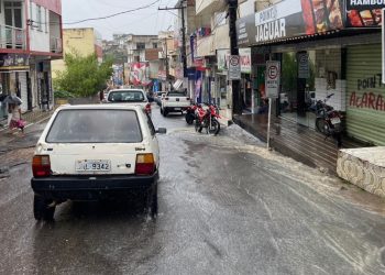 Chuvas intensas marcam início da semana em Jaguaquara; Previsão é de pouca chuva para os próximos dias