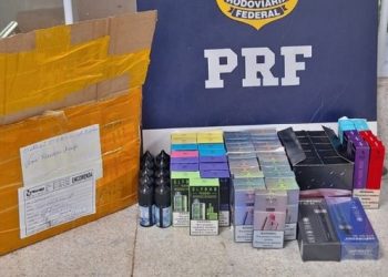 PRF intercepta carga de cigarros eletrônicos na BR-116, em Vitória da Conquista