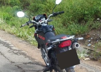 Policia Militar recupera motocicleta roubada após moto ser abandonada no anel viário de Jequié