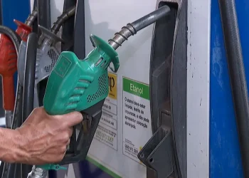 Acelen anuncia aumento de 5,1% no preço da gasolina vendida para distribuidoras na Bahia