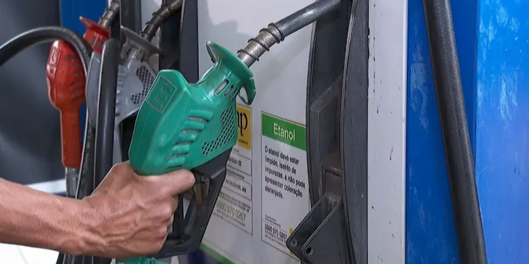 Acelen anuncia aumento de 5,1% no preço da gasolina vendida para distribuidoras na Bahia