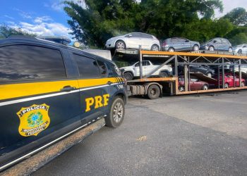 PRF recupera veículo com registro de roubo em Vitória da Conquista