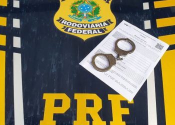 PRF prende foragido da justiça em ônibus que saiu de Jaguaquara com destino a São Paulo