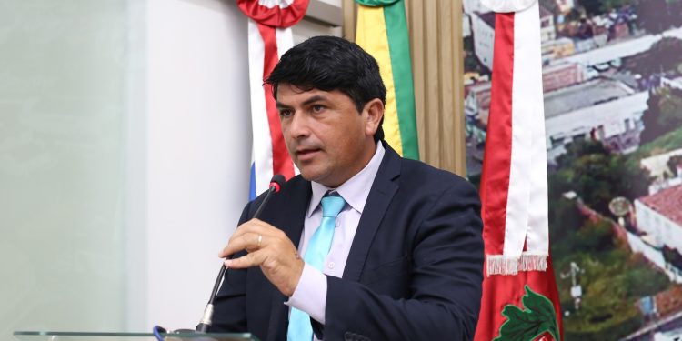 Junior da Kombi solicita ao Governo do Estado, a implantação de Colégio Militar em Jaguaquara
