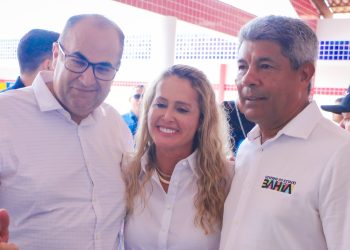 Deputado Hassan homenageia prefeita de Jaguaquara com Comenda 2 de Julho
