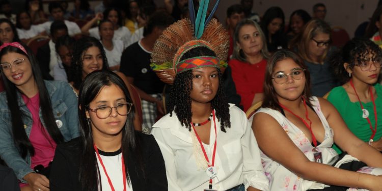 SEC realiza encontro com estudantes e debate programas voltados para juventude