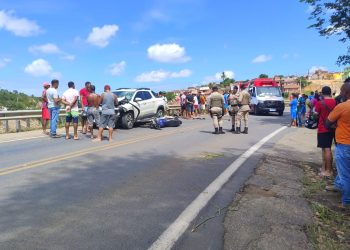 Batida entre moto e carro deixa motociclista ferido na BR-420, na saída de Jaguaquara sentido Itaquara