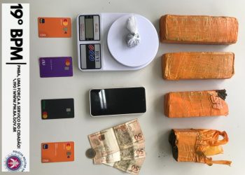 Polícia Militar prende suspeito de tráfico, e apreende drogas, balança e dinheiro em Jaguaquara