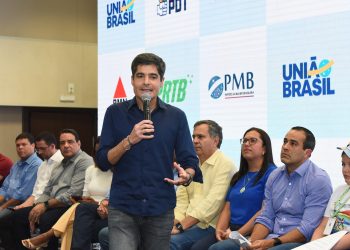 ‘Vai ser o debate de quem ama Salvador versus quem quer se aproveitar da capital’, diz ACM Neto em lançamento de Bruno Reis