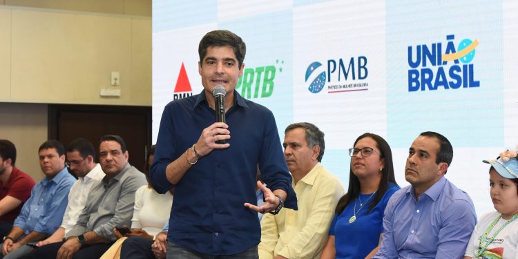 ‘Vai ser o debate de quem ama Salvador versus quem quer se aproveitar da capital’, diz ACM Neto em lançamento de Bruno Reis