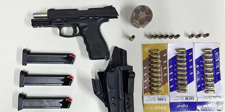 Polícia Civil prende mulher em flagrante por porte ilegal de arma de fogo em Jaguaquara