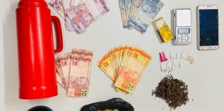 Operação Força Total: Homem é preso pela PM, acusado de tráfico de drogas no Entroncamento de Jaguaquara