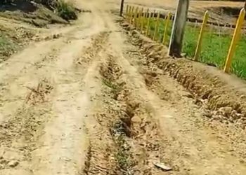 Vídeo: Moto-taxista cobra melhorias na ladeira de acesso ao bairro Cidade de Deus em Jaguaquara