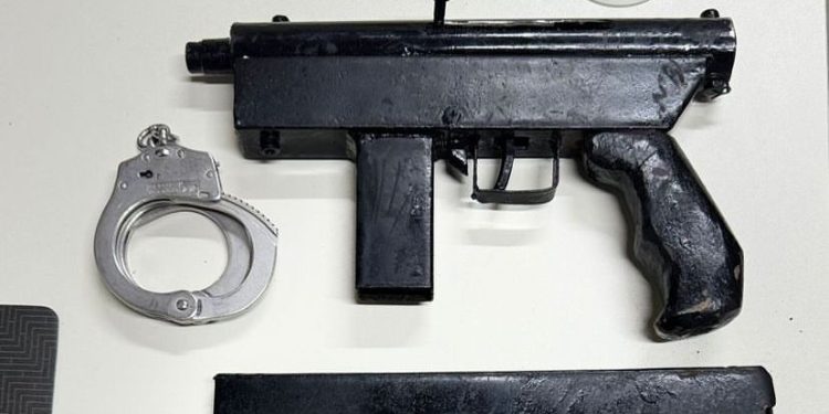 Polícia Civil apreende submetralhadora em operação no povoado do Tatu, em Jaguaquara