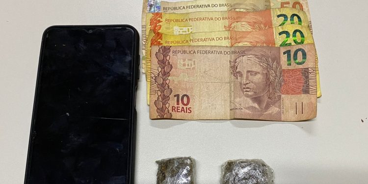 Polícia Militar prende homem acusado de tráfico de drogas no Entroncamento de Jaguaquara