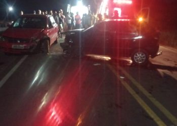 Batida entre Fiat Stilo e Palio deixa 5 feridos na BA-120 entre Santa Inês e Cravolândia