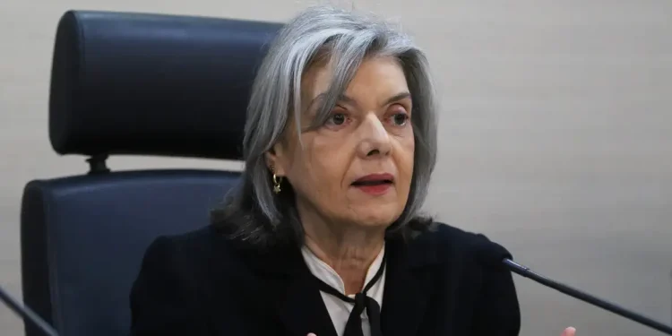 Ministra Cármen Lucia toma posse na presidência do Tribunal Superior Eleitoral