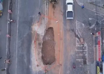 Idosa de 63 anos é ‘engolida’ por cratera aberta em avenida de Vitória da Conquista