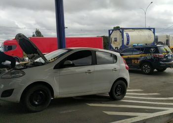Carro roubado é recuperado pela PRF em Vitória da Conquista