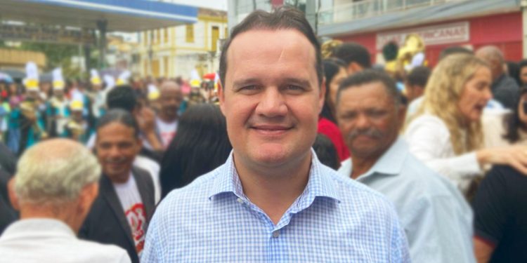 Amargosa: Prefeito Júlio Pinheiro é multado em R$ 2 mil pelo Tribunal de Contas dos Munícipios