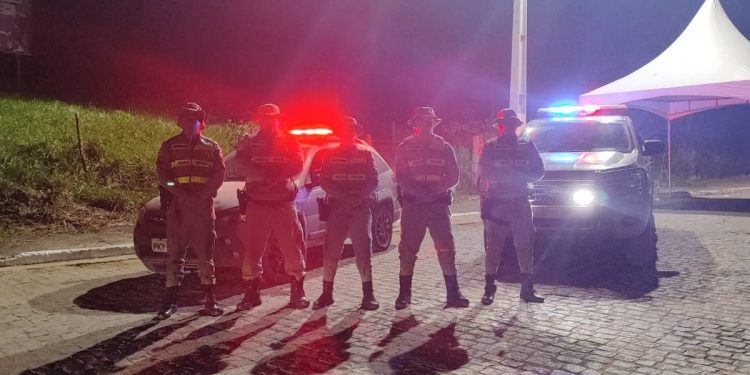 Polícia Rodoviária Estadual apreende arma de fogo e prende três Suspeitos na operação São Pedro em Ipiaú