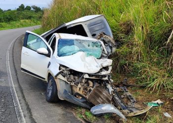 Batida entre Fiat Strada e caminhão guincho deixa motorista ferido na BA-120, entre Gongogi e BR-330