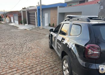 Professor e líder religioso é preso pela Polícia Civil por aliciar 6 alunas em Manoel Vitorino