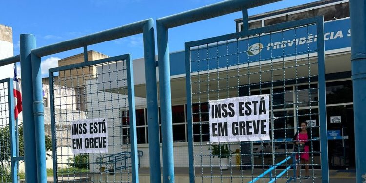 Servidores do INSS mantêm greve, afetando atendimentos no Estado, incluindo Jequié