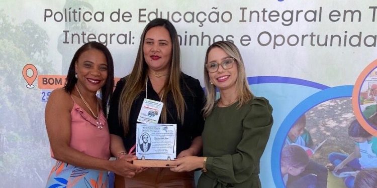 Munícipio de Santa Inês recebe medalha Anísio Teixeira por excelência na educação