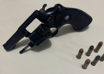 Polícia Militar intercepta veículo após tentativa de fuga e apreende revólver em Itiruçu