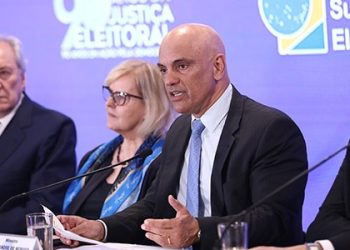 Alexandre de Moraes usou TSE para investigar aliados de Bolsonaro e sustentar decisões, diz jornal