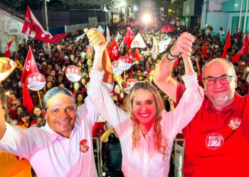 Com multidão em via pública, Edione oficaliza chapa com Nei Cabeludo para disputar a reeleição
