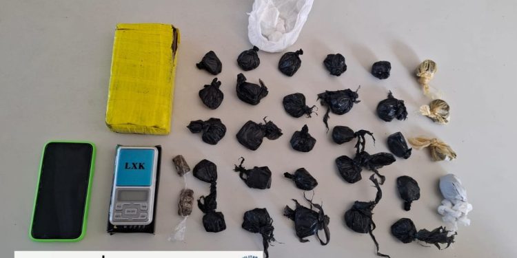 Durante ação policial, dois homens são presos em flagrante pela PM, suspeitos de tráfico de drogas em Jaguaquara