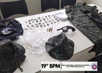 Ação da PM resulta em prisão e apreensão de drogas e armas, desarticulando ORCRIM em Jaguaquara