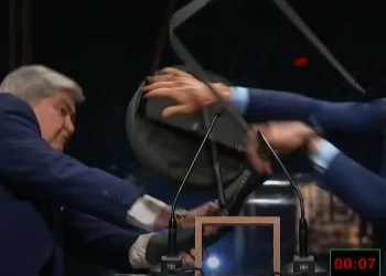 São Paulo: Candidatos a prefeito, Datena ataca Marçal com cadeira durante debate na TV Cultura