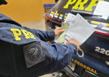 PRF detém dois homens com mandados de prisão por homicídio e roubo em Vitória da Conquista