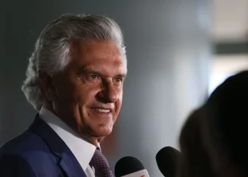 Governador de Goiás rebate Jerônimo e desafia: ‘chama o Caiado e me dá o comando por seis meses’