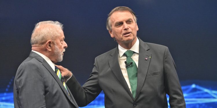 Eleições 2026: Bolsonaro lidera com 37,6% e venceria Lula no 1º e 2º turno, aponta Paraná Pesquisas