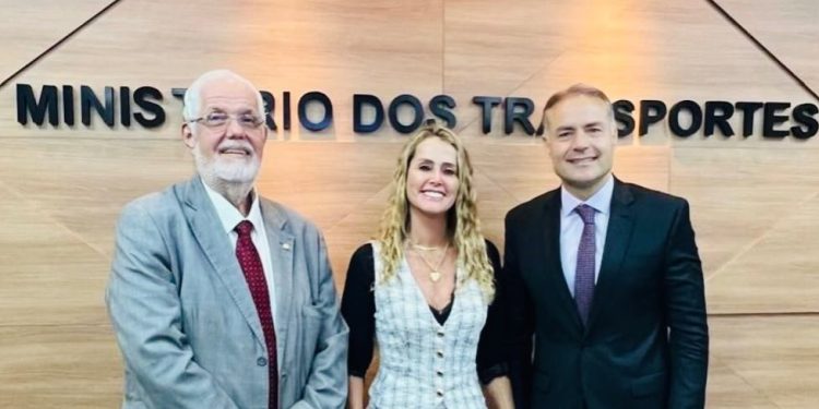Cumprindo agenda em Brasília, Edione se reúne com Ministro dos Transportes e solicita melhorias nas BRs 420 e 116
