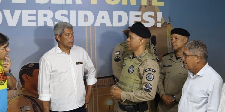 Decreto sobre força policial não fere autonomia dos estados, diz Jerônimo ao subscrever carta
