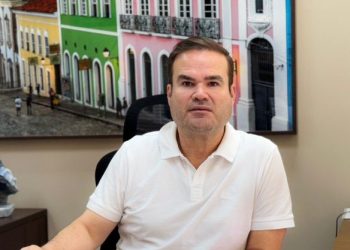 Secretário de governo de Salvador, Cacá Leão anuncia pré-candidatura a deputado federal em 2026